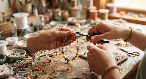 Montando una pulsera a mano
